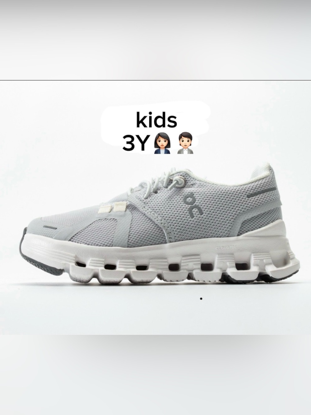 On Running Cloud 6 Kids Lightweight
Mesh Sneaker - Light Gray & White (SIZE 3Y)